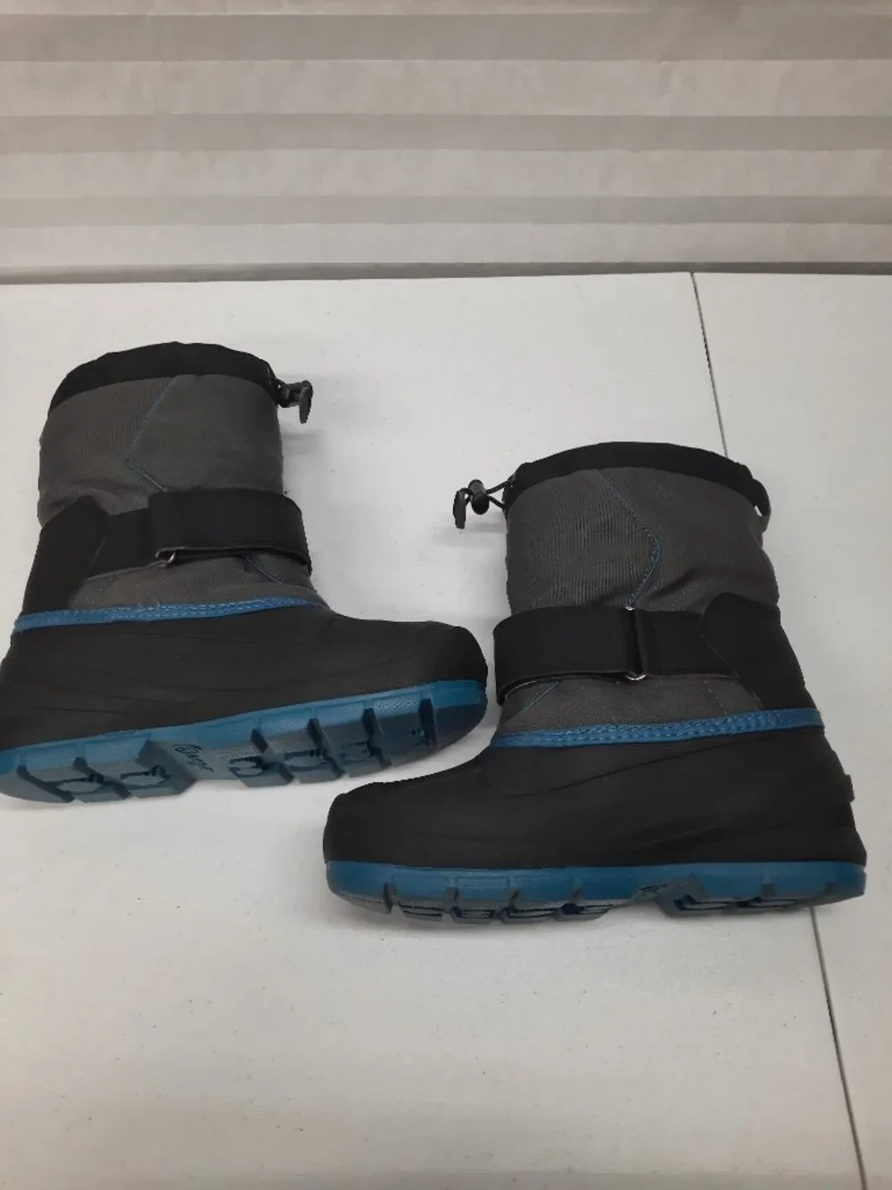 Cat & Jack Boys Size 5 Snow Boots Gray Blue Thermolite Insulated Winter Shoes